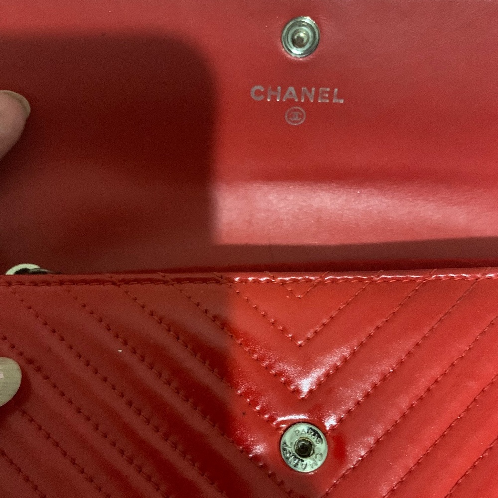 ♦️Authentic Chanel Chevron Patented Long Wallet Crossbody - Picture 4 of 5